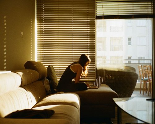 A person working comfortably on a laptop in a well-lit living room in Chile